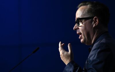 Ex-Qantas boss returns to defends his troubled legacy