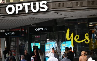 Three die as Optus triple-zero glitch impacts hundreds