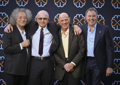 Philanthropy at war. Raising money for weapons … and medical research too