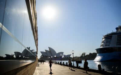 Total fire ban in place as intense heatwave moves east