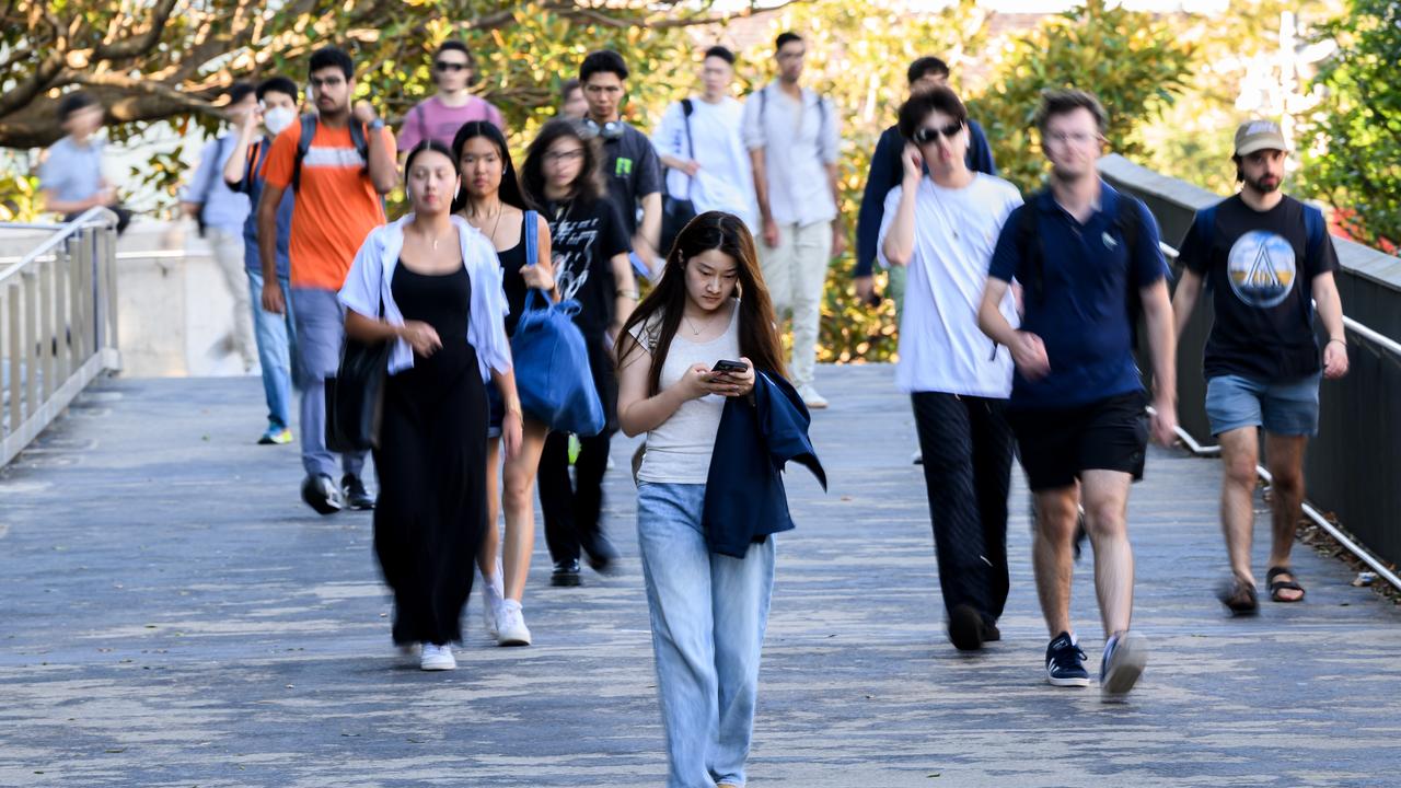 Students arriving at the University of Sydney (file image)