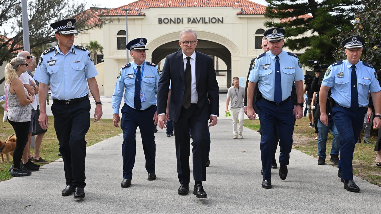 Anthony Albanese and police  at Bondi
