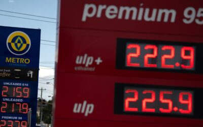 Fuel companies warned to give Aussies fair go at bowser