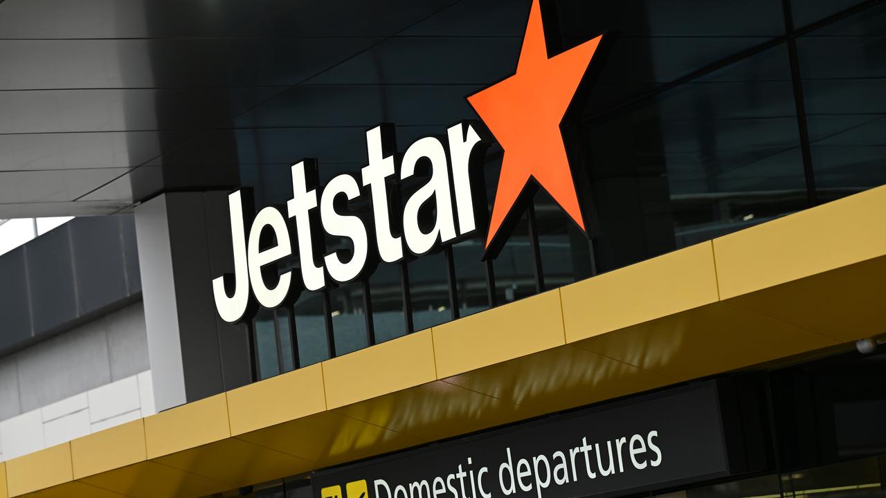 Jetstar cuts flights