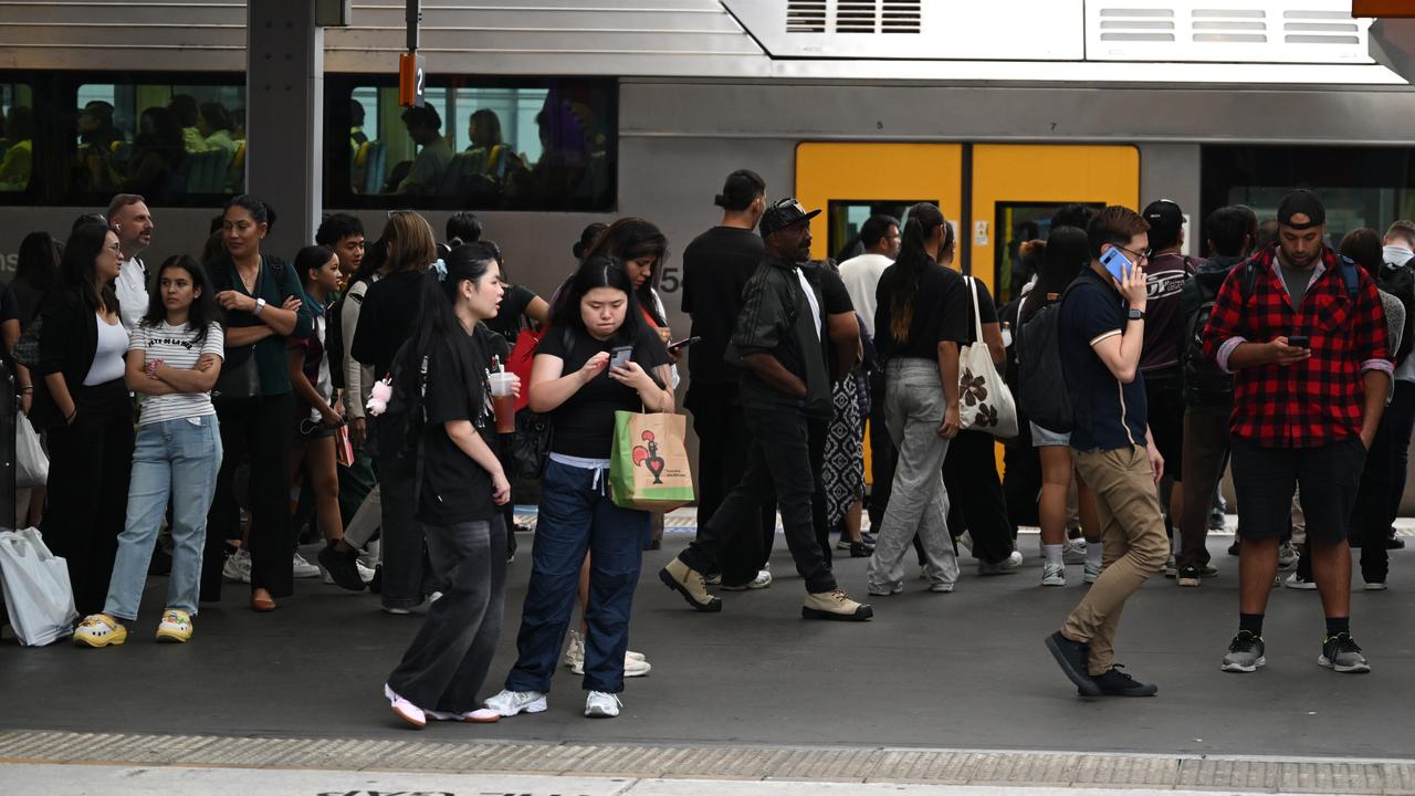 Commuter crowds at Parramata Train Station