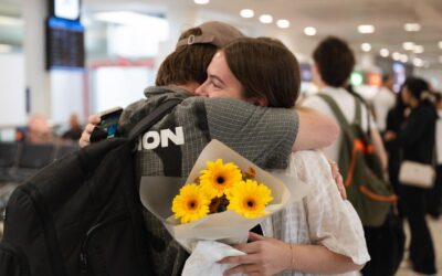 More Australians flee Middle East despite airport scare