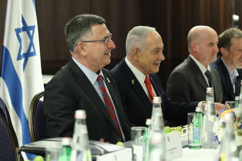 Israeli Foreign Minister Gideon Sa’ar (left)