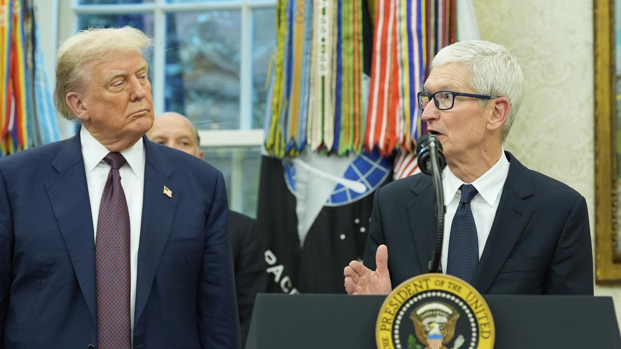 Donald Trump,Tim Cook