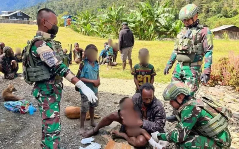 Indonesian military check on the impact of their operations on West Papuan refugees. (Image: Free West Papua Campaign)