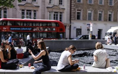 Some UK schools to close amid extreme heat warnings