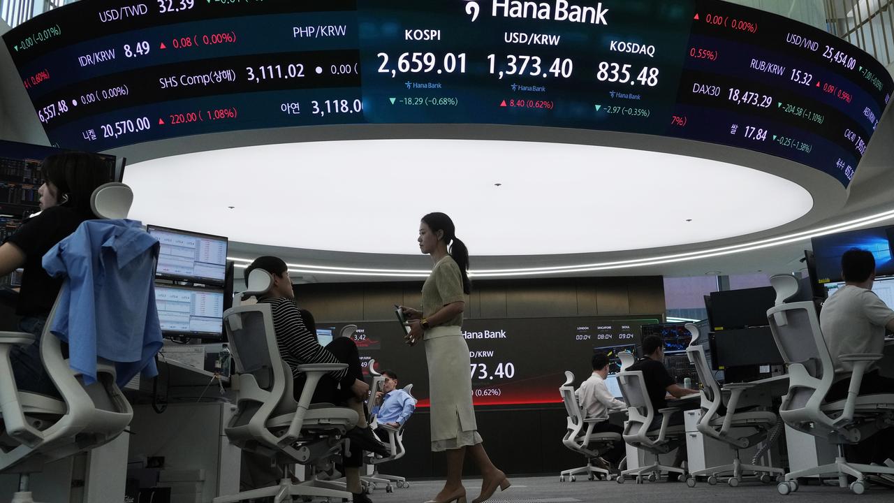 Currency traders in Korea.