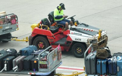 Sacked, struggling Qantas staff still wait for payments