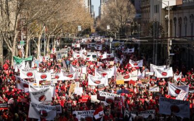 Teachers offered top-up payment in bid to avoid strike